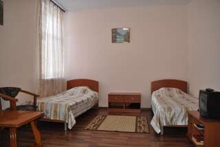 Гостиница Три Звезды Тольятти Стандартный двухместный номер с 2 отдельными кроватями-1